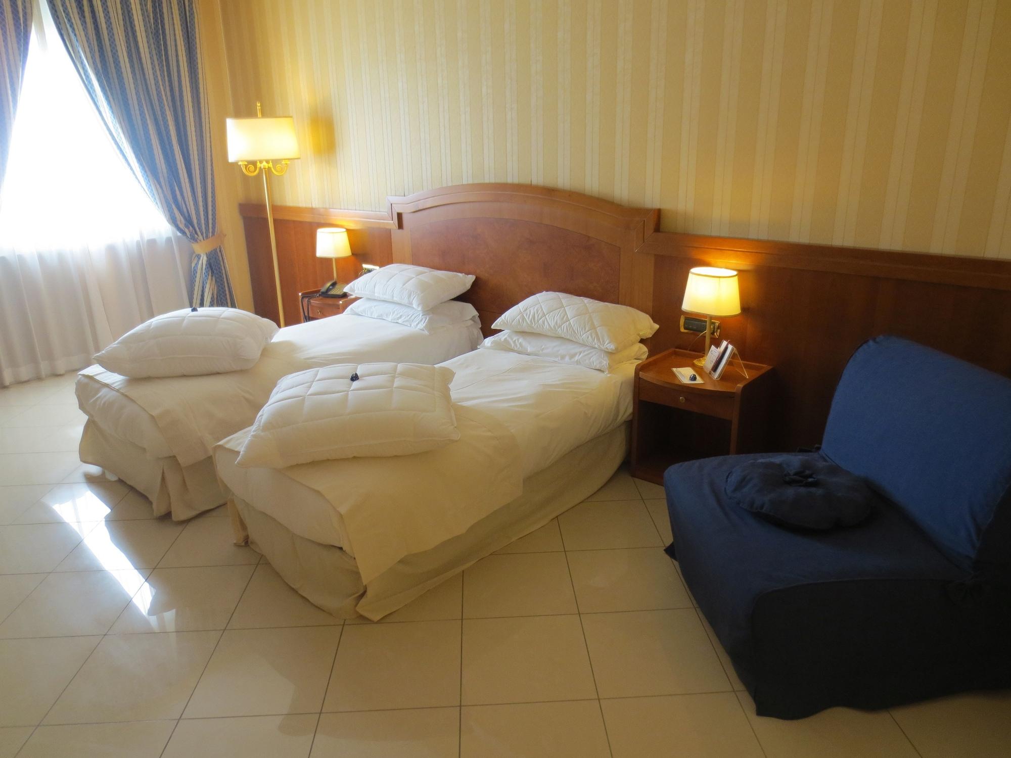 Hotel Joyfull Naples Exterior photo